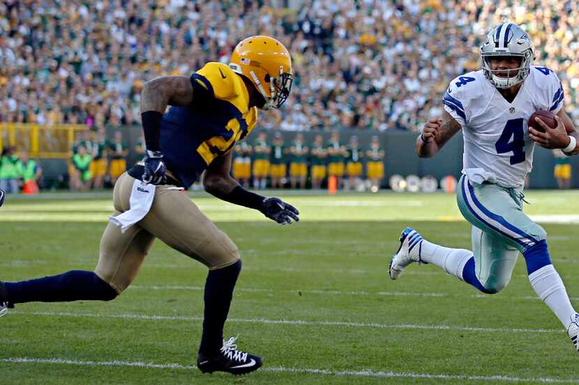 Dallas Cowboys quarterback Dak Prescott (4) tries to avoid the tackle by Green Bay Packers...