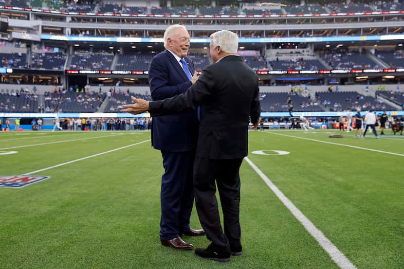 Dallas Cowboys owner Jerry Jones (left) visits with his former Pro Football Hall of Fame...
