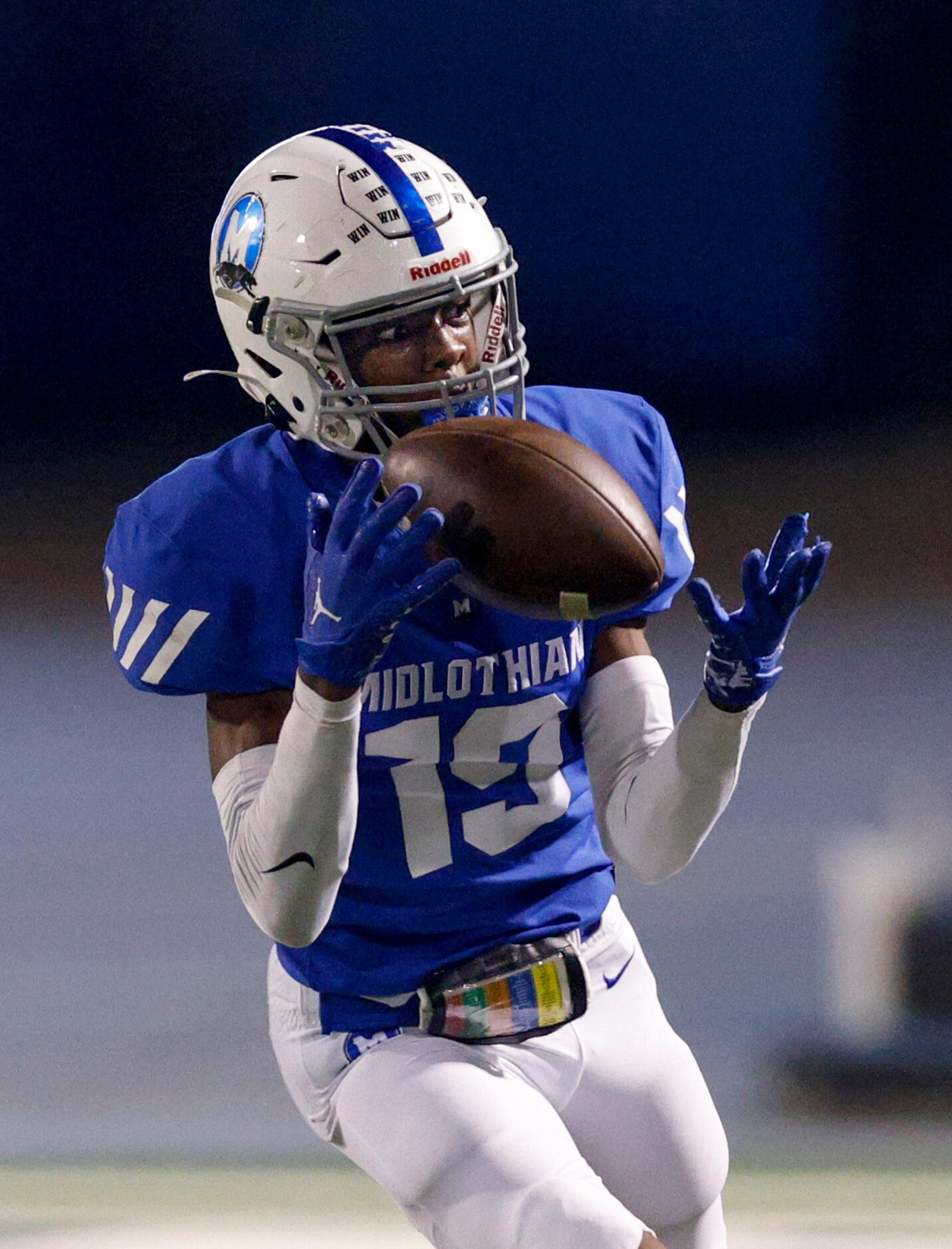 Midlothian wide receiver Bryant Wesco (19) hauls in a catch for a 91-yard touchdown during...