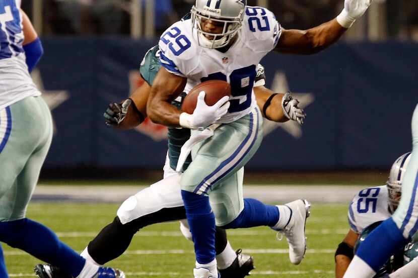 Dallas Cowboys running back DeMarco Murray (29) picks up a couple of yards during the second...