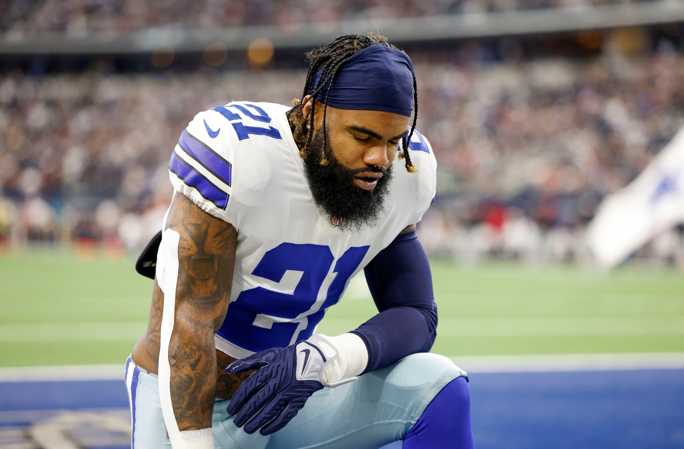 Former NFL RB says Cowboys' Ezekiel Elliott isn't a top 5 back, 2021 season  is 'make-or-break'