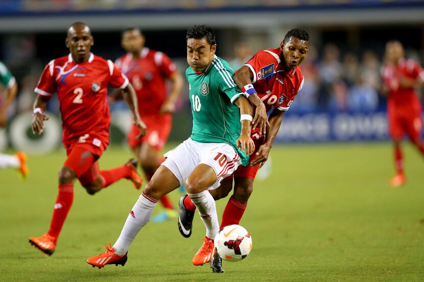 ARLINGTON, TX - JULY 24:  Marco Fabian #10 of Mexico dribbles the ball against Alberto...