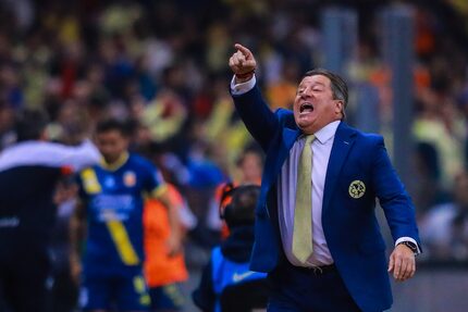 Miguel Herrera necesita ganar el título de la Liga MX para justificar su permanencia como...