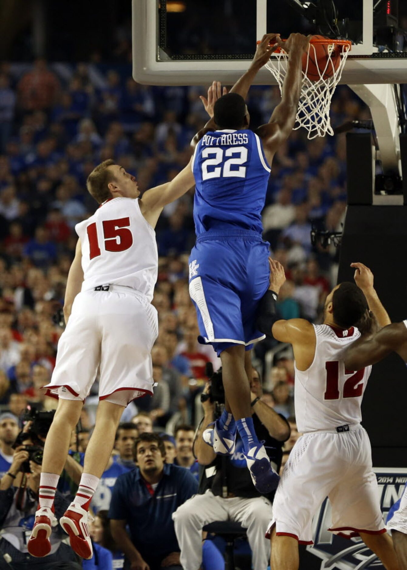 Kentucky Wildcats forward Alex Poythress (22) dunks as  Wisconsin Badgers forward Sam Dekker...