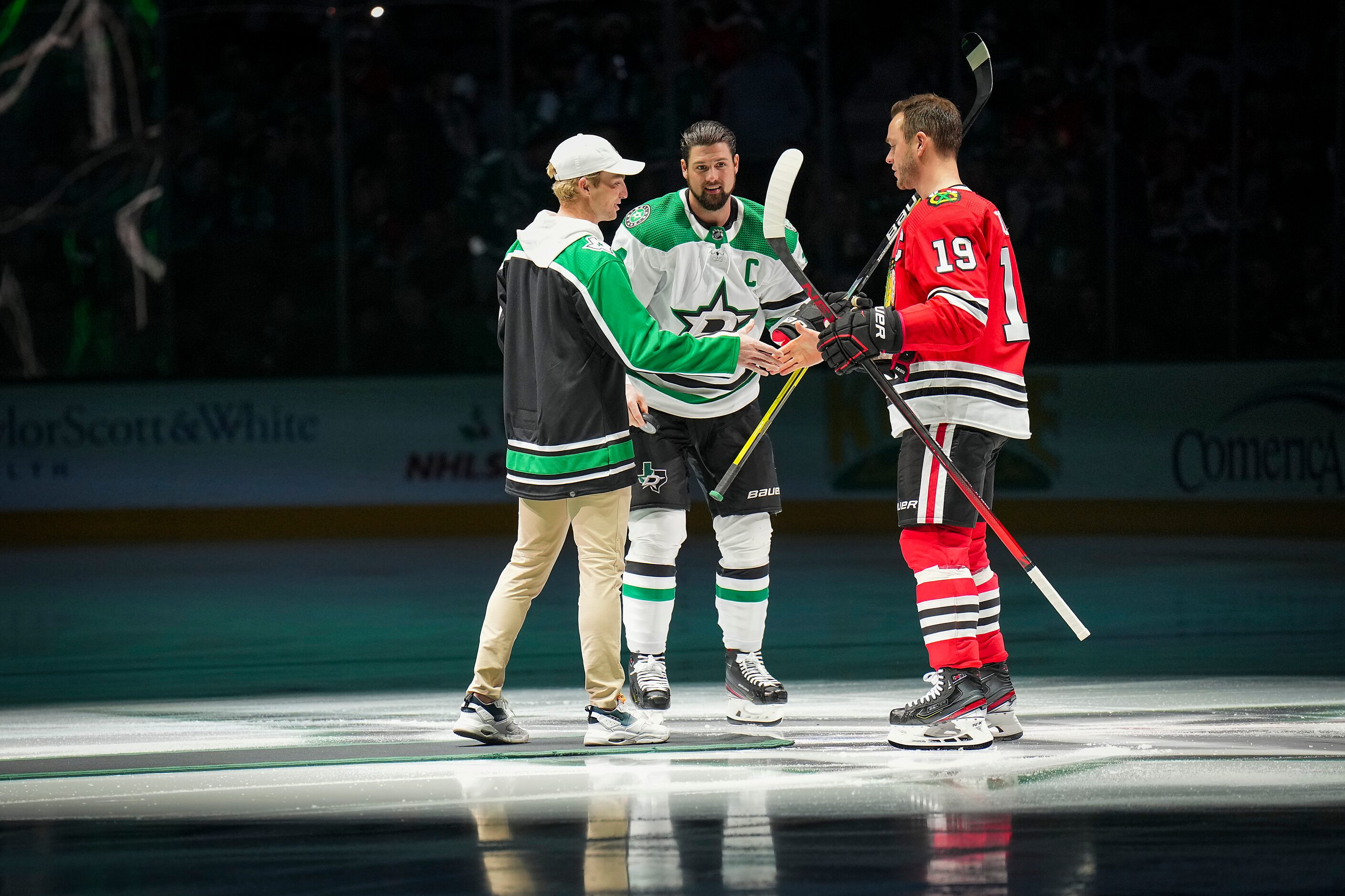 Golfer Will Zalatoris shakes hand with Chicago Blackhawks center Jonathan Toews (19) and...