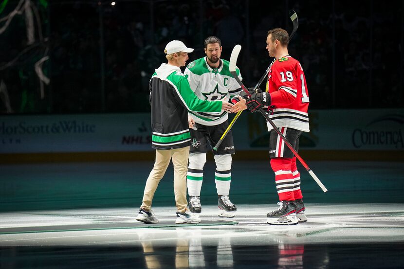 Golfer Will Zalatoris shakes hand with Chicago Blackhawks center Jonathan Toews (19) and...