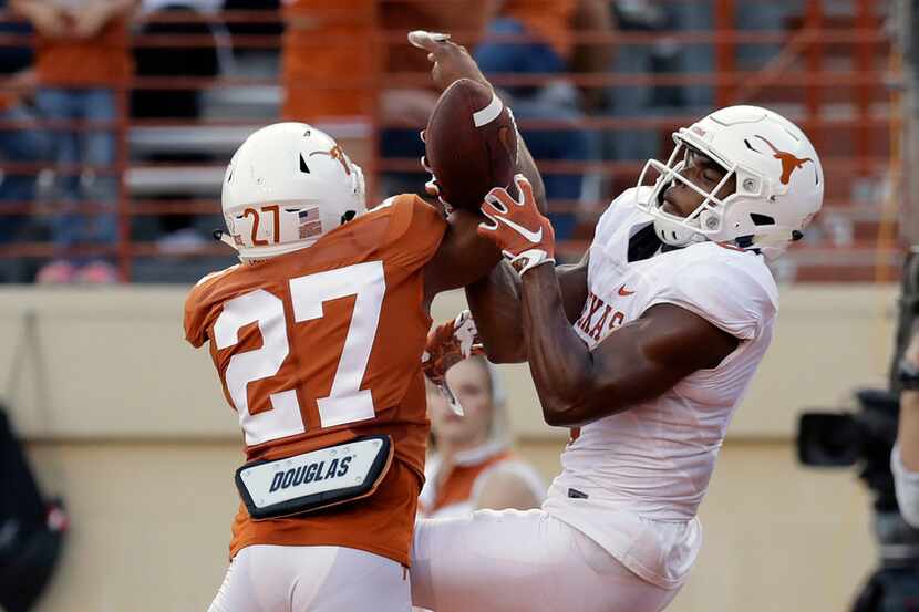 Texas defensive back Donovan Duvernay (27) breaks up a pass intended for wide receiver Devin...