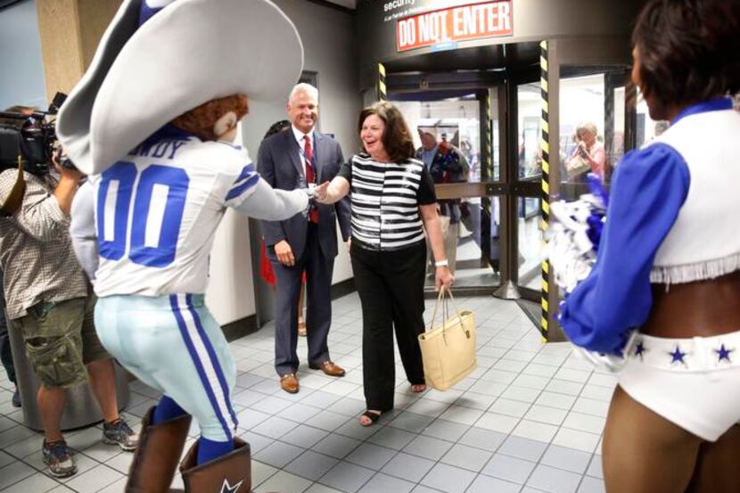 
Dallas Cowboys mascot Rowdy greeted site committee chairwoman Enid Mickelsen at D/FW...