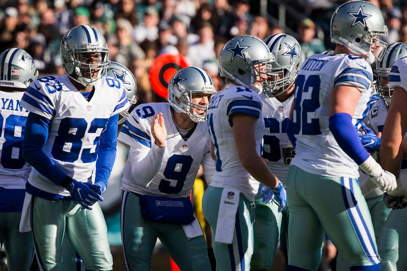 The Dallas Cowboys offense breaks the huddle around quarterback Tony Romo (9) during the...