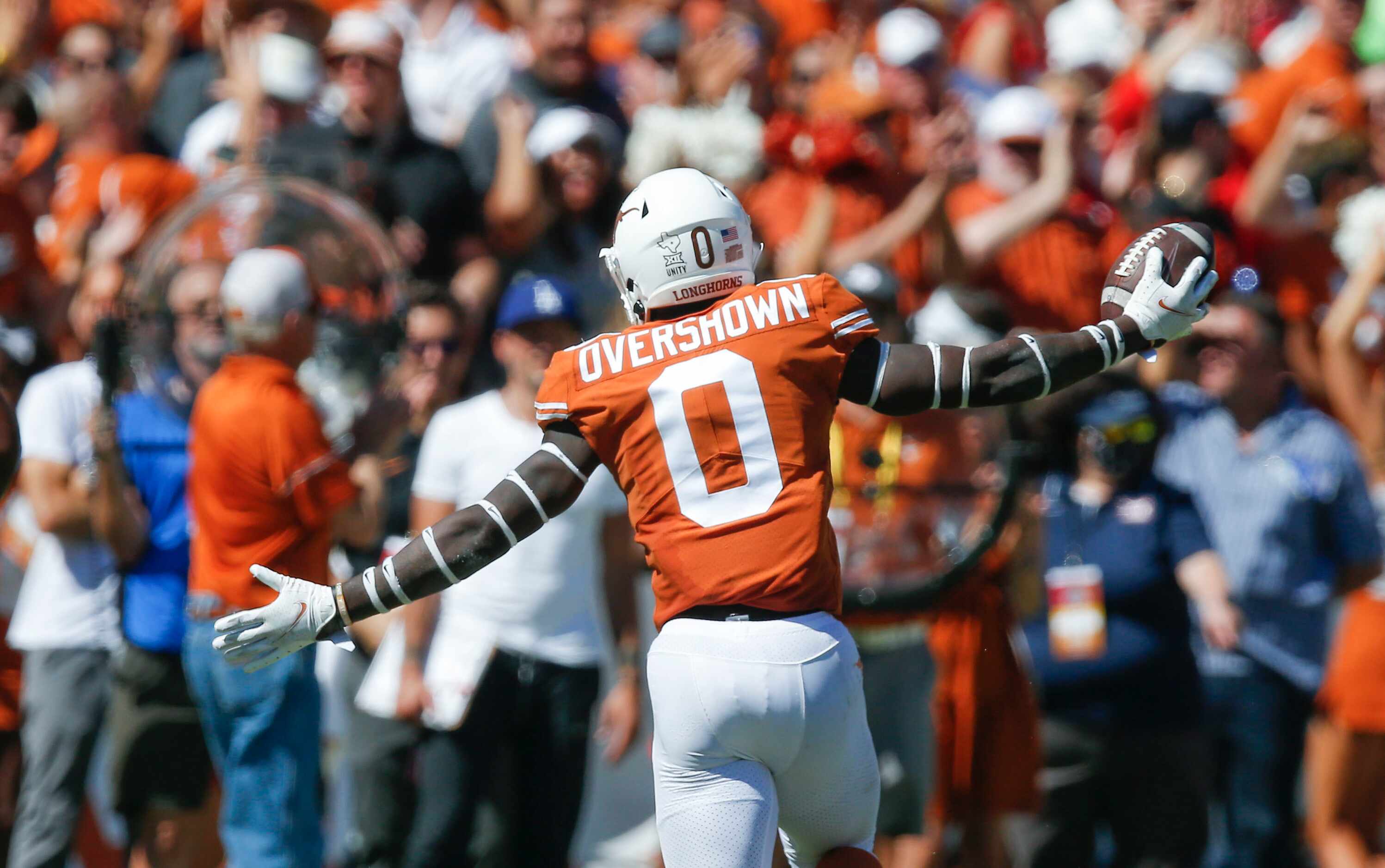 Texas linebacker DeMarvion Overshown (0) celebrates recovering a fumble by Oklahoma...