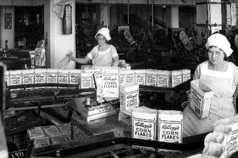   Kellogg Co. factory employees pack Corn Flakes packages in Battle Creek, Mich., in 1922. 