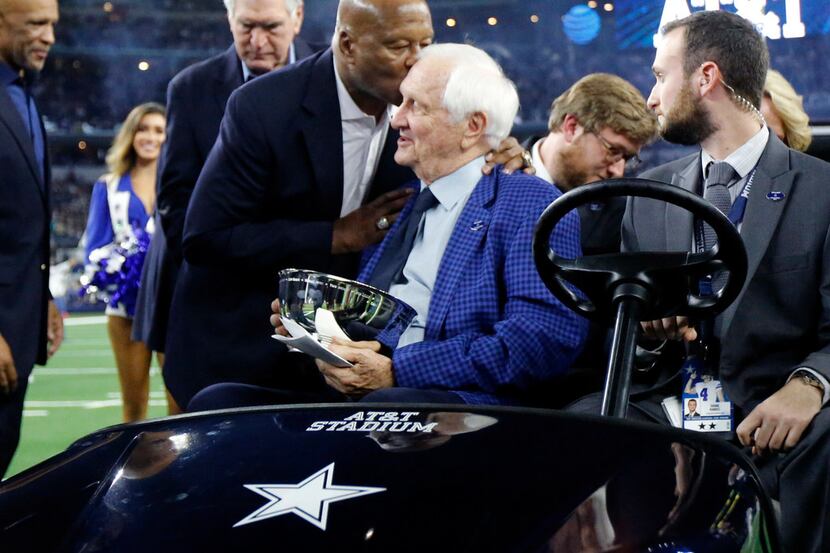Former Dallas Cowboys cornerback Mel Renfro gives former Cowboys vice president of player...