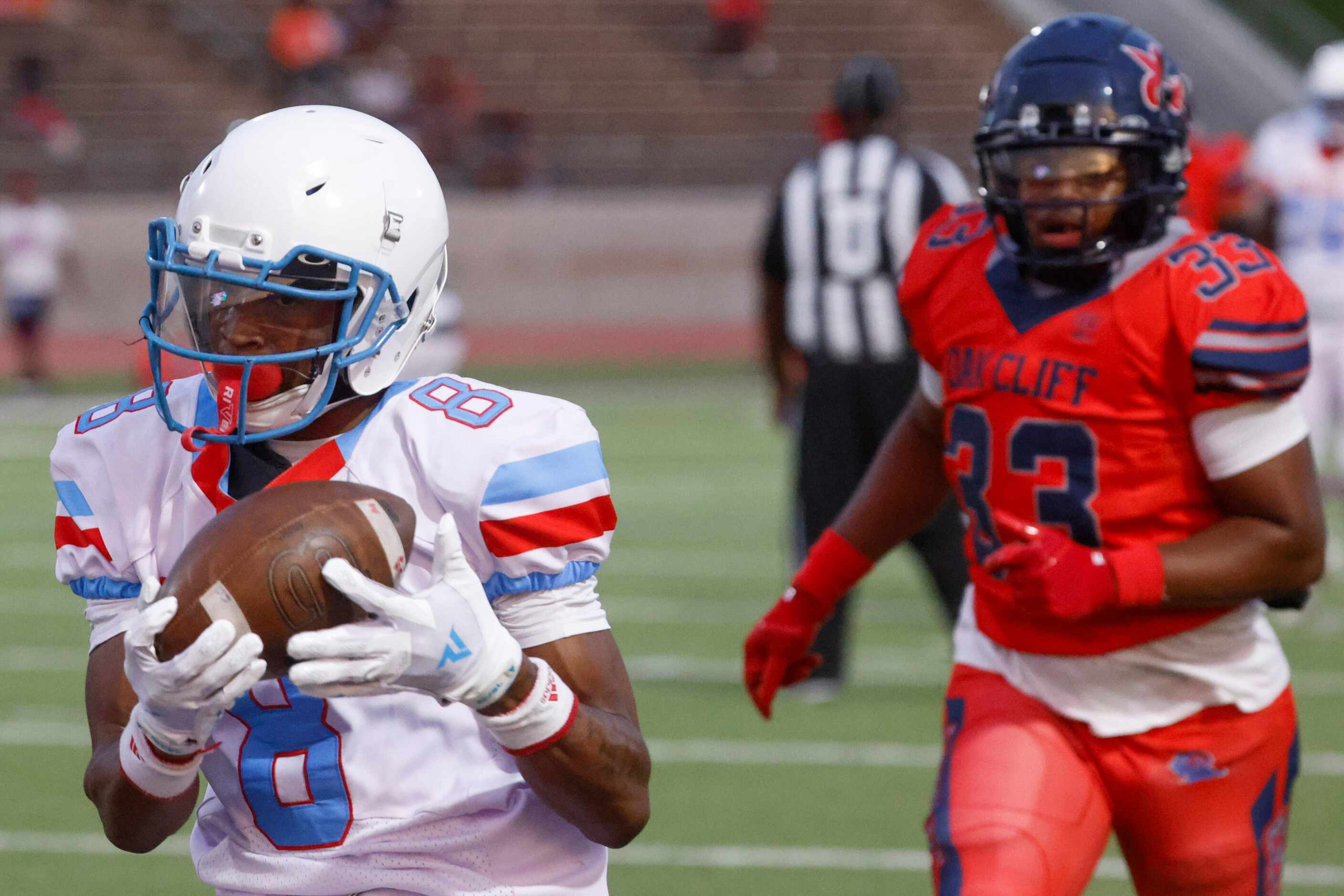 Carter High’s O’ryan Wallace (8) makes a touchdown past Kimball High’s Llyod Lewis during...