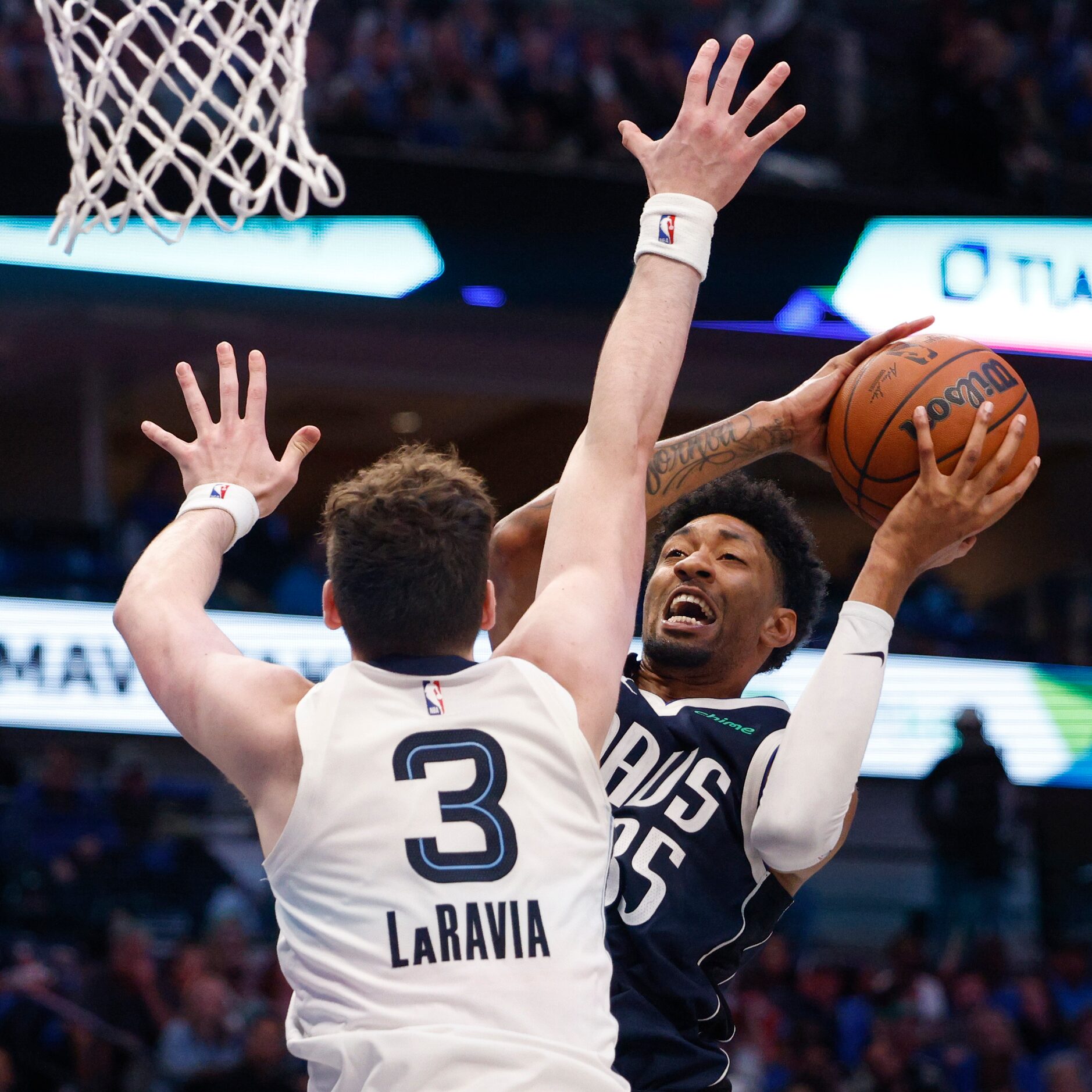 Dallas Mavericks center Christian Wood (35) drives to the basket against Memphis Grizzlies...