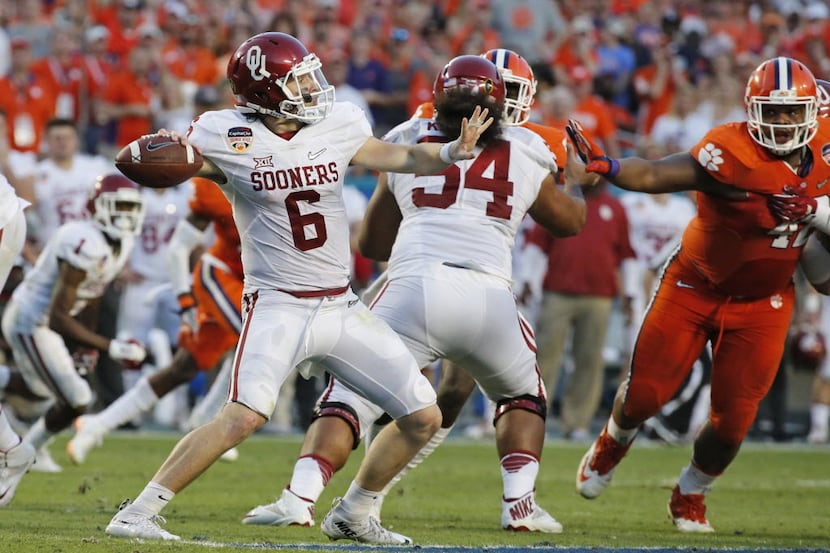 Oklahoma quarterback Baker Mayfield (6) sets up to pass in the second quarter against...