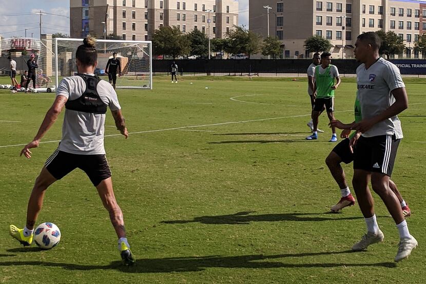Maxi Urruti on the ball in FC Dallas training. (10-3-18)
