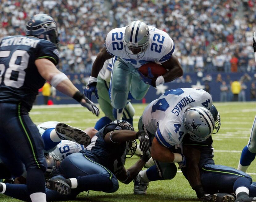 Dallas Cowboys RB Emmitt Smith (22) takes the high road for a fourth quarter TD against the...