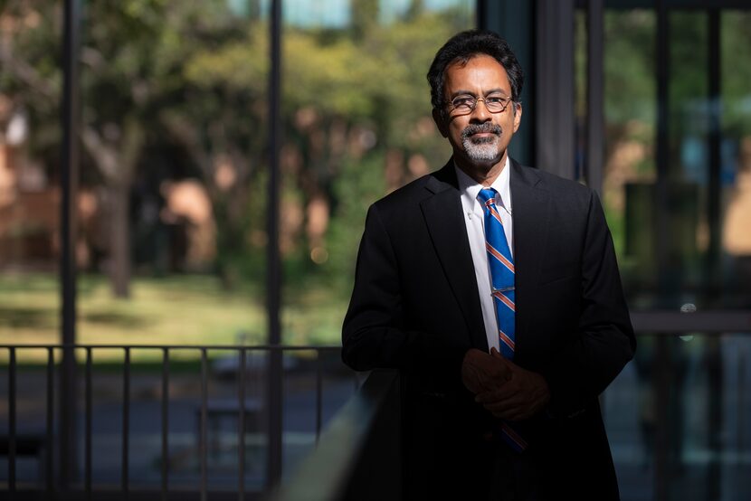 Pranesh B. Aswath, vicerrector de asuntos académicos en UT Arlington, llegó a Estados Unidos...