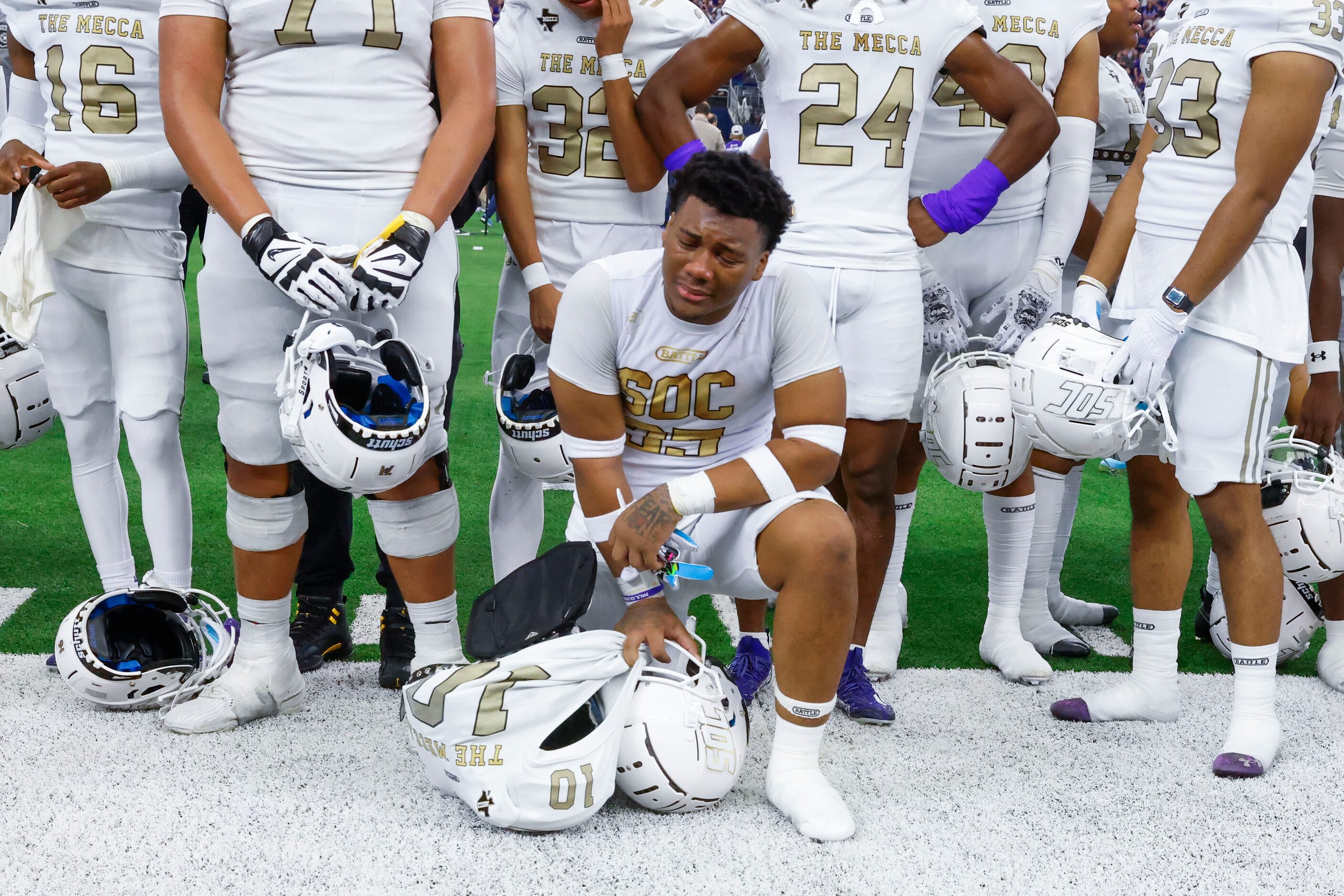 South Oak Cliff’s Carlos Byrd (center) gets emotional while standing line to receive...