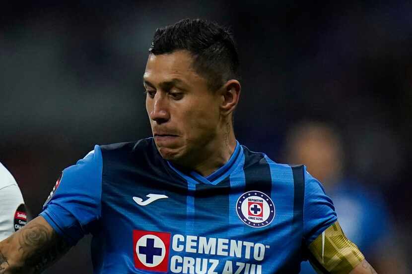 El defensa del Cruz Azul, Julio César "Cata" Domínguez, se disculpó por la fiesta con...