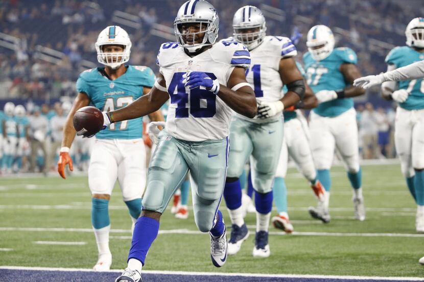 Dallas Cowboys running back Alfred Morris (46) runs in a touchdown in the first quarter...