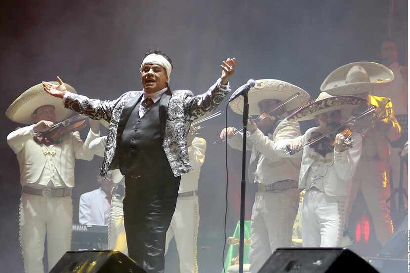 Juan Gabriel dejó grabadas varias melodías para el disco Los Dúos 3.  AGENCIA REFORMA

