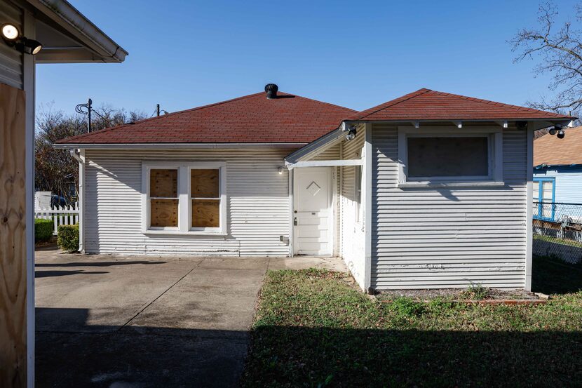 Another view of the Juanita Craft home.