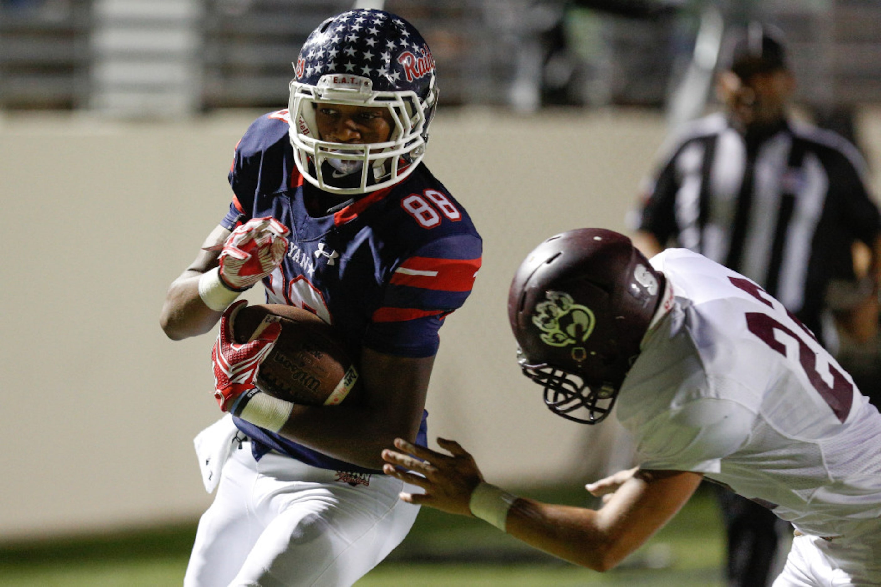 Ryan junior wide receiver Chritauskie Dove (88) makes a catch and runs the ball in for the...