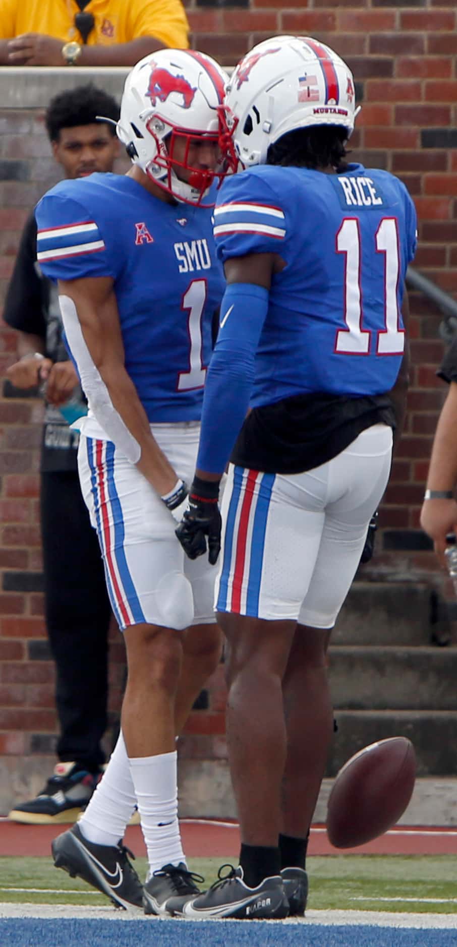 SMU receivers Rashee Rice (11), right, and Jordan Kerely (1) celebrate a receiving touchdown...