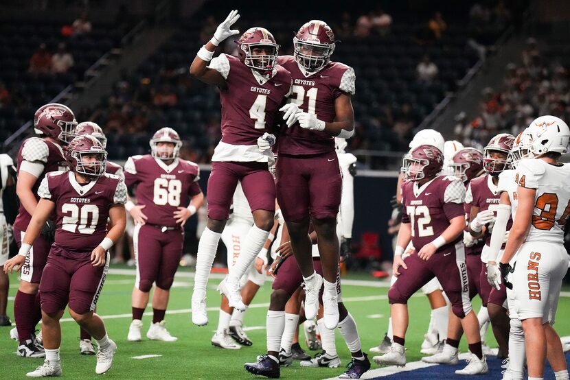 Frisco Heritage wide receiver Cameron Lomax (4) celebrates with running back Denzel...