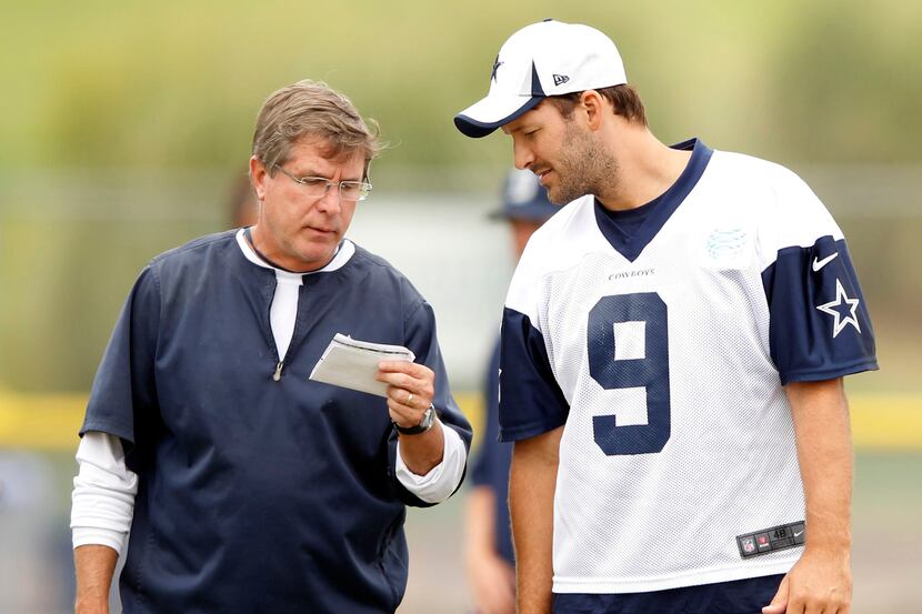 Dallas Cowboys offensive coordinator Bill Callahan talks with quarterback Tony Romo.