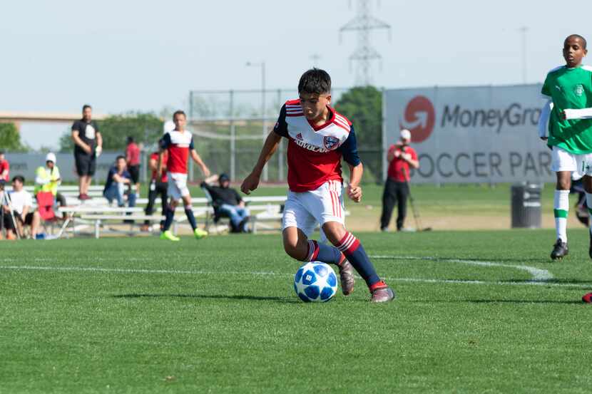 Diego Hernandez on the ball for FC Dallas in the 2019 Dallas Cup against Ikapa United.