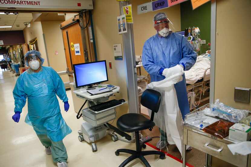 Las hospitalizaciones alcanzaron récords en varios condados de Texas, por la pandemia.