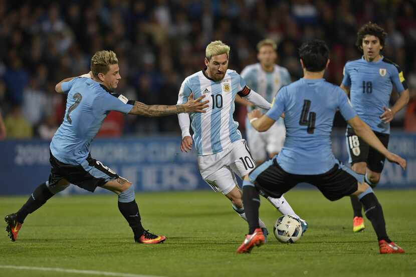 Lionel Messi y Argentina visitan a Uruguay el jueves. (AFP/Getty Images/JUAN MABROMATA)

