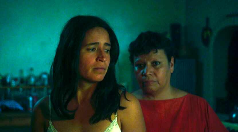 En esta imagen difundida por Interior XIII, Luisa Pardo, a la izquierda, y Teresa Sánchez en...