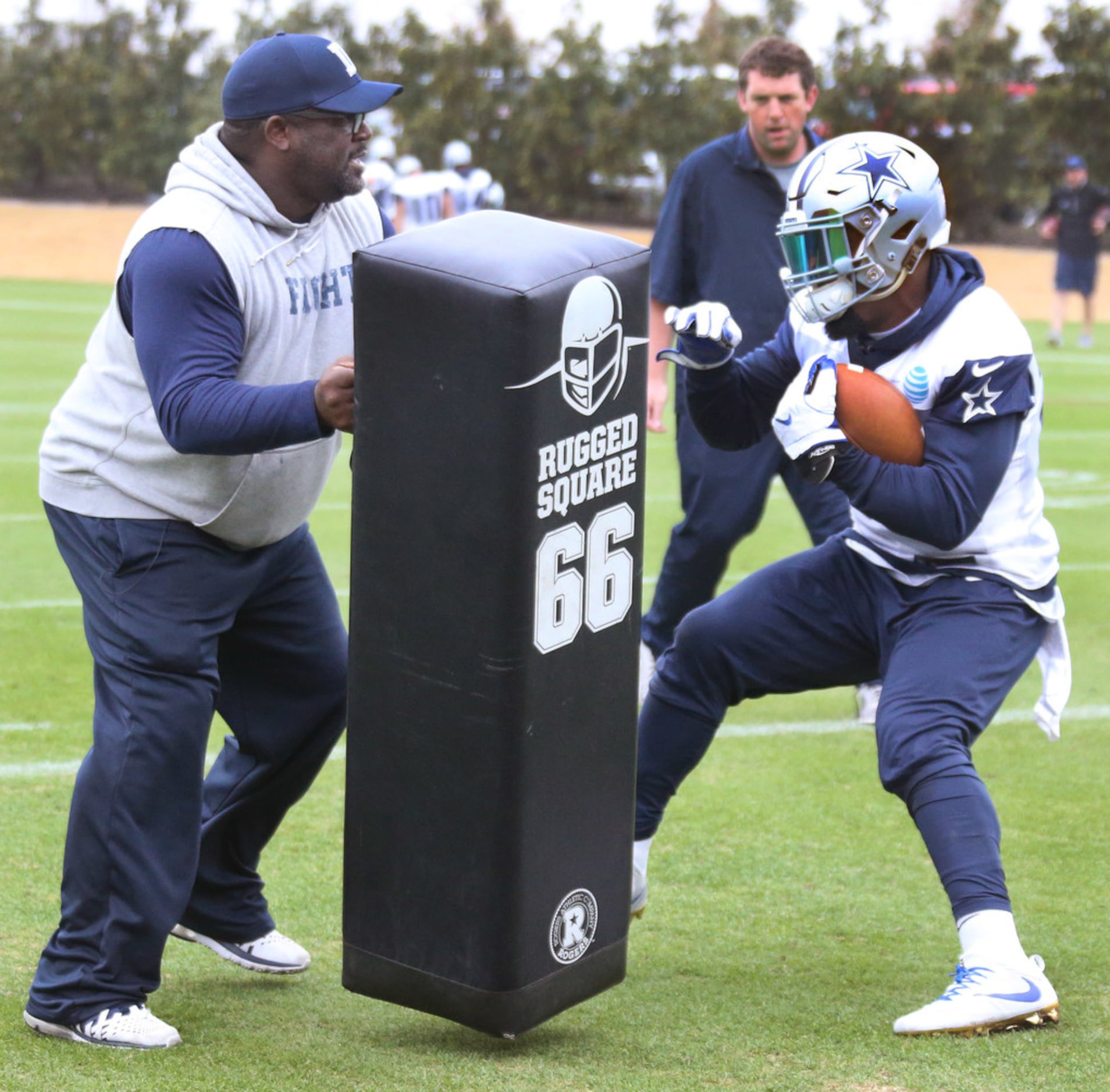 Ezekiel Elliott says he plans to take a selfie with Roger Goodell