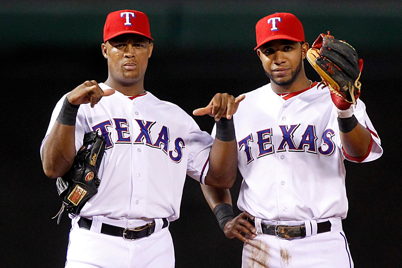 Adrian Beltre and Elvis Andrus figure out their boundaries, finally (Video)