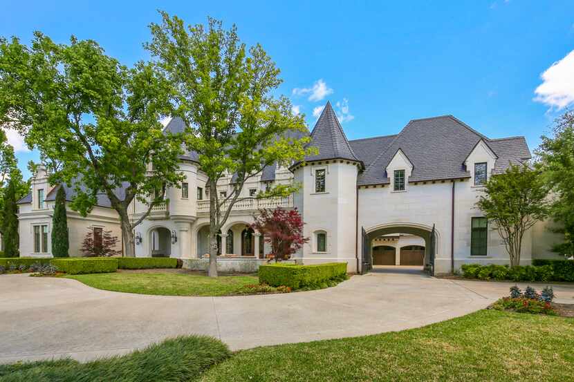 A look at the property at 10706 Bridge Hollow in Dallas.