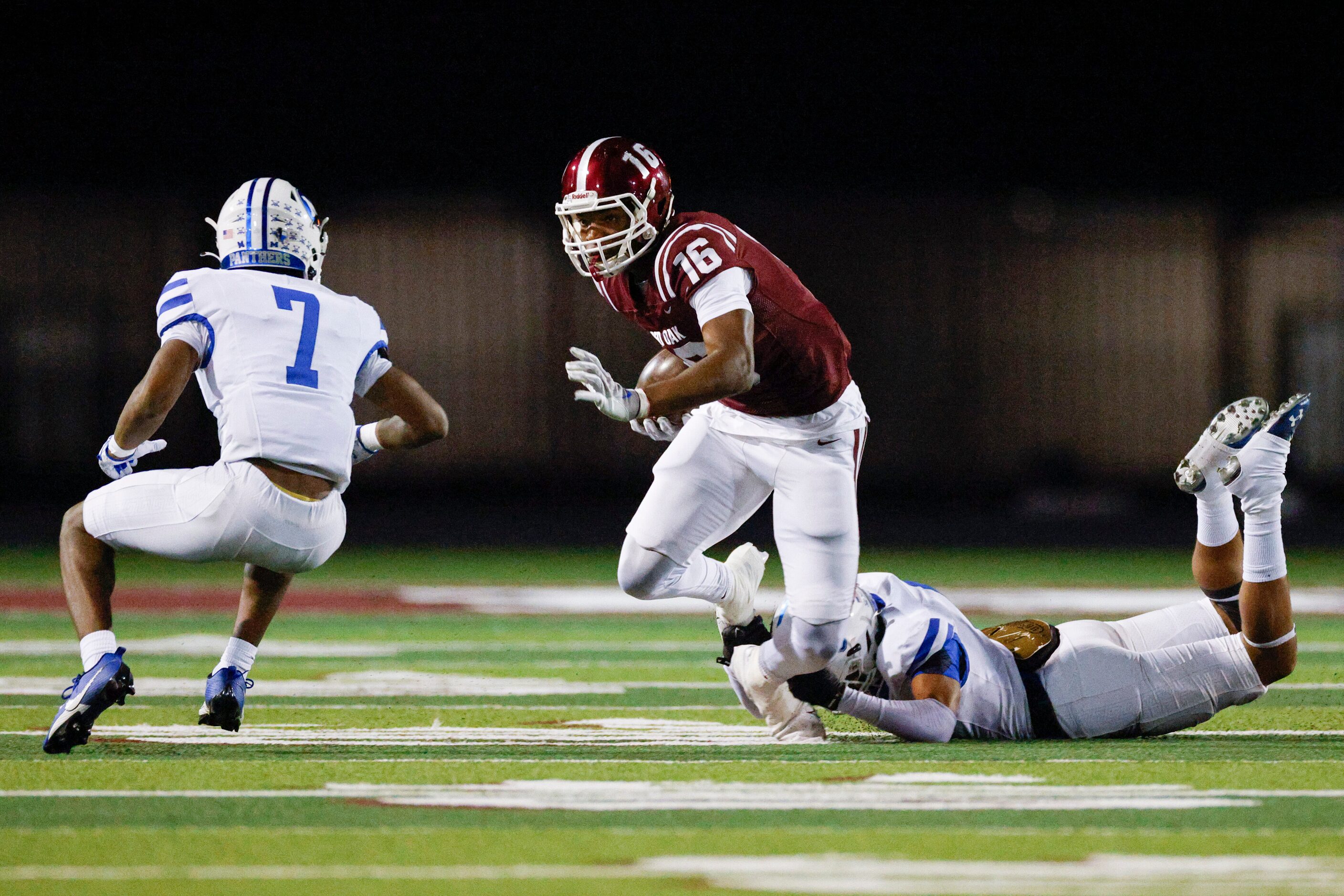 Midlothian defensive back Zechariah Washington (5) tackles Red Oak tight end Arvis Battle...