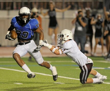 Hebron's Jamal Adams  (33) runs through a tackle attempt by Plano's Collin Carpenter (4) for...