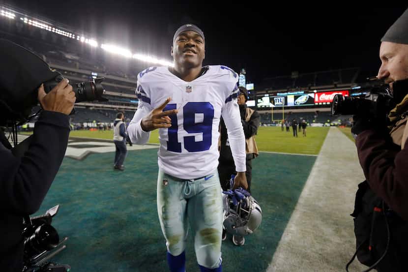 Dallas Cowboys wide receiver Amari Cooper (19) smiles as he runs off the field following...