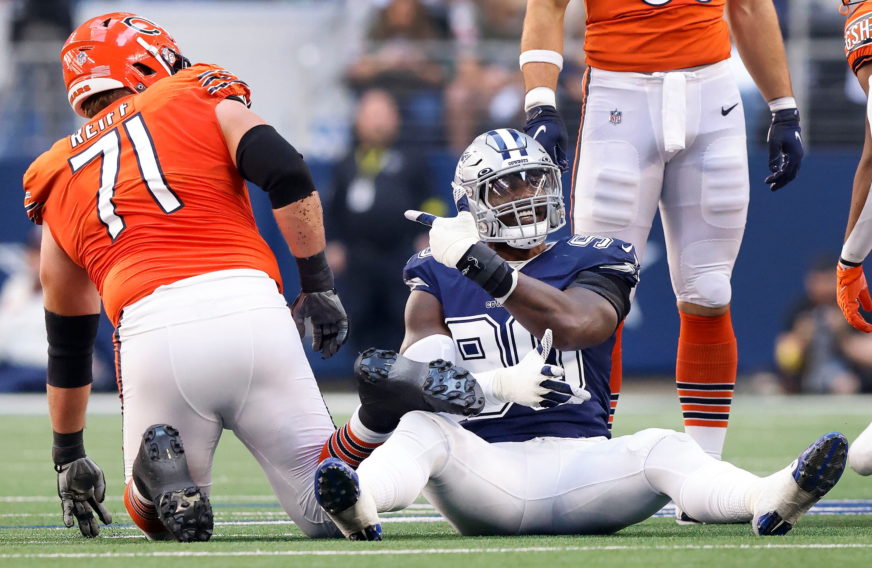 DeMarcus Lawrence remains limited in practice; Cowboys uncertain if he'll  play vs. Bengals