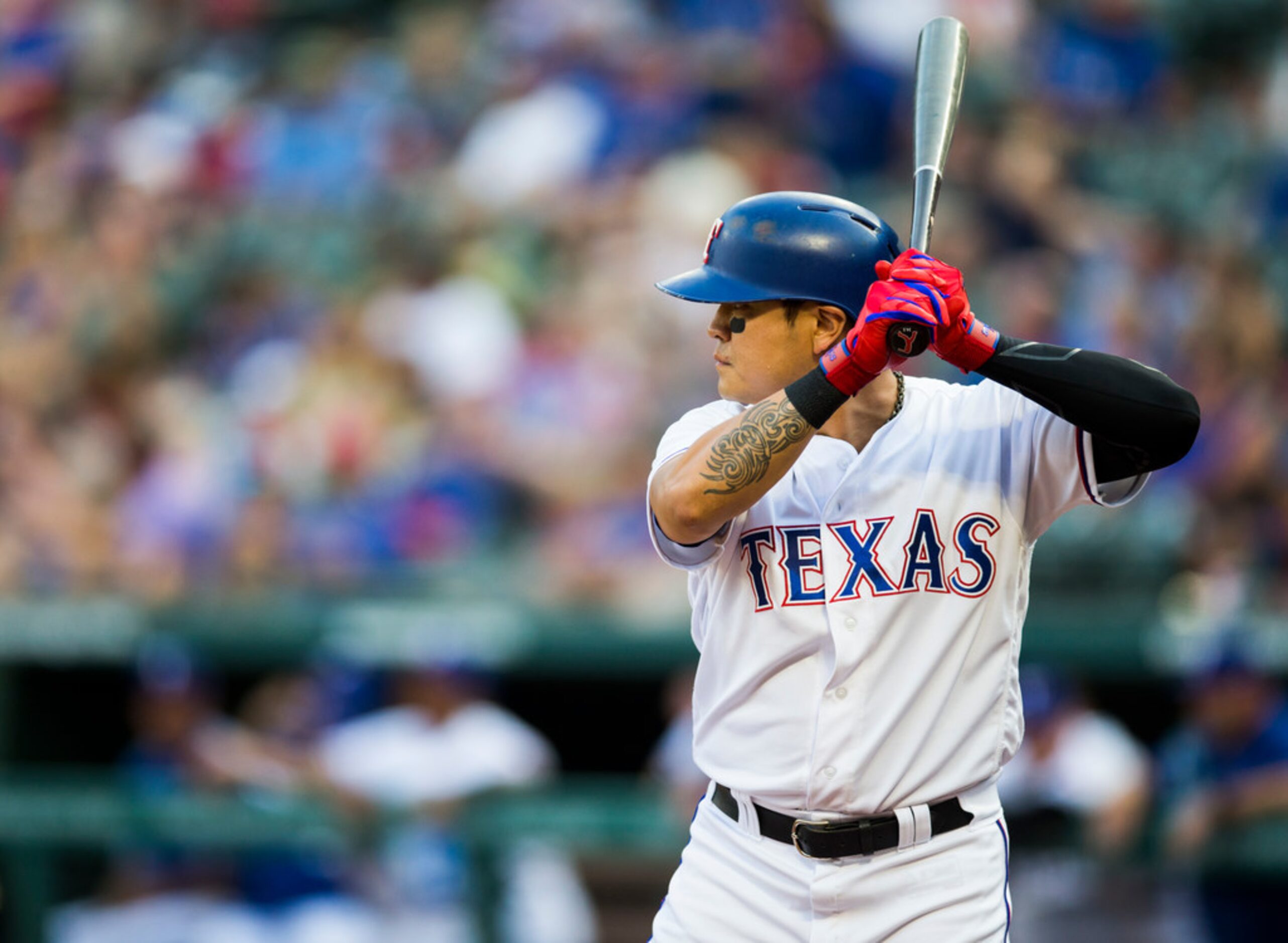 Texas Rangers right fielder Shin-Soo Choo (17) bats during the first inning of an MLB game...