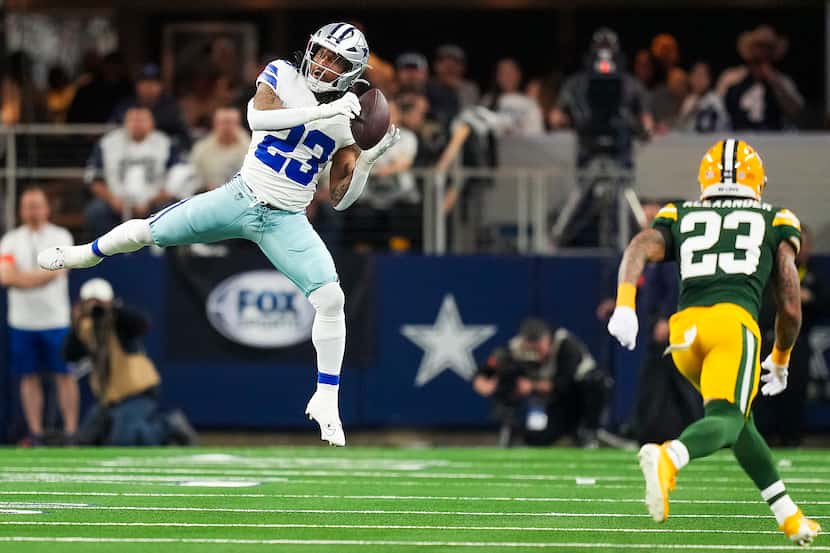 Dallas Cowboys running back Rico Dowdle (23) makes a catch during the first half of an NFL...