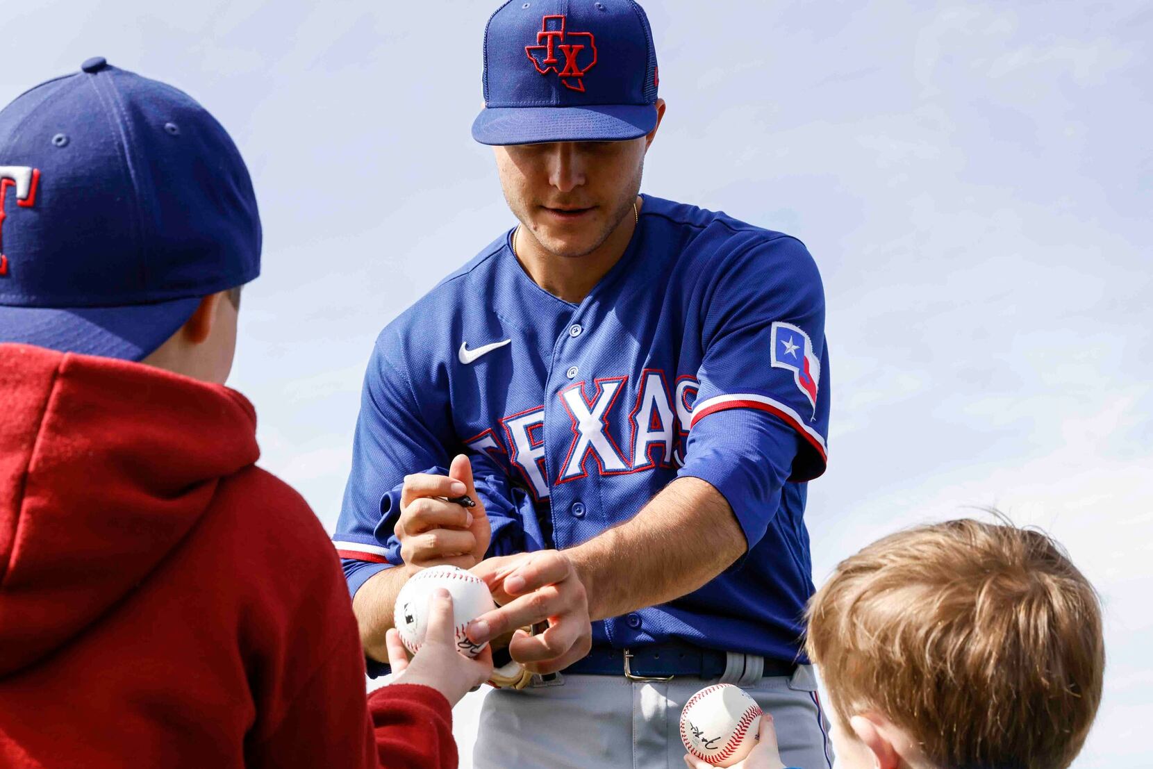 Fans show support for Miller, Rangers during autograph signing at