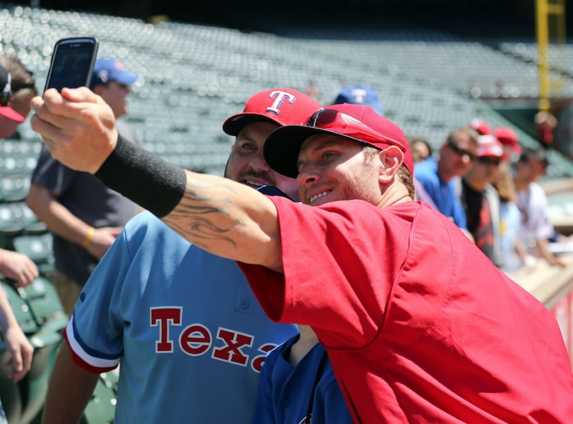 Texas Rangers' Josh Hamilton gets surly about injury, tired of