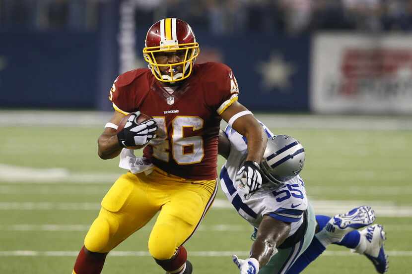 Washington Redskins running back Alfred Morris (46) shakes Dallas Cowboys middle linebacker...