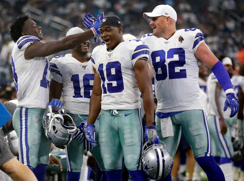 Dallas Cowboys tight end Jason Witten (82) congratulates wide receivers Michael Gallup (13),...