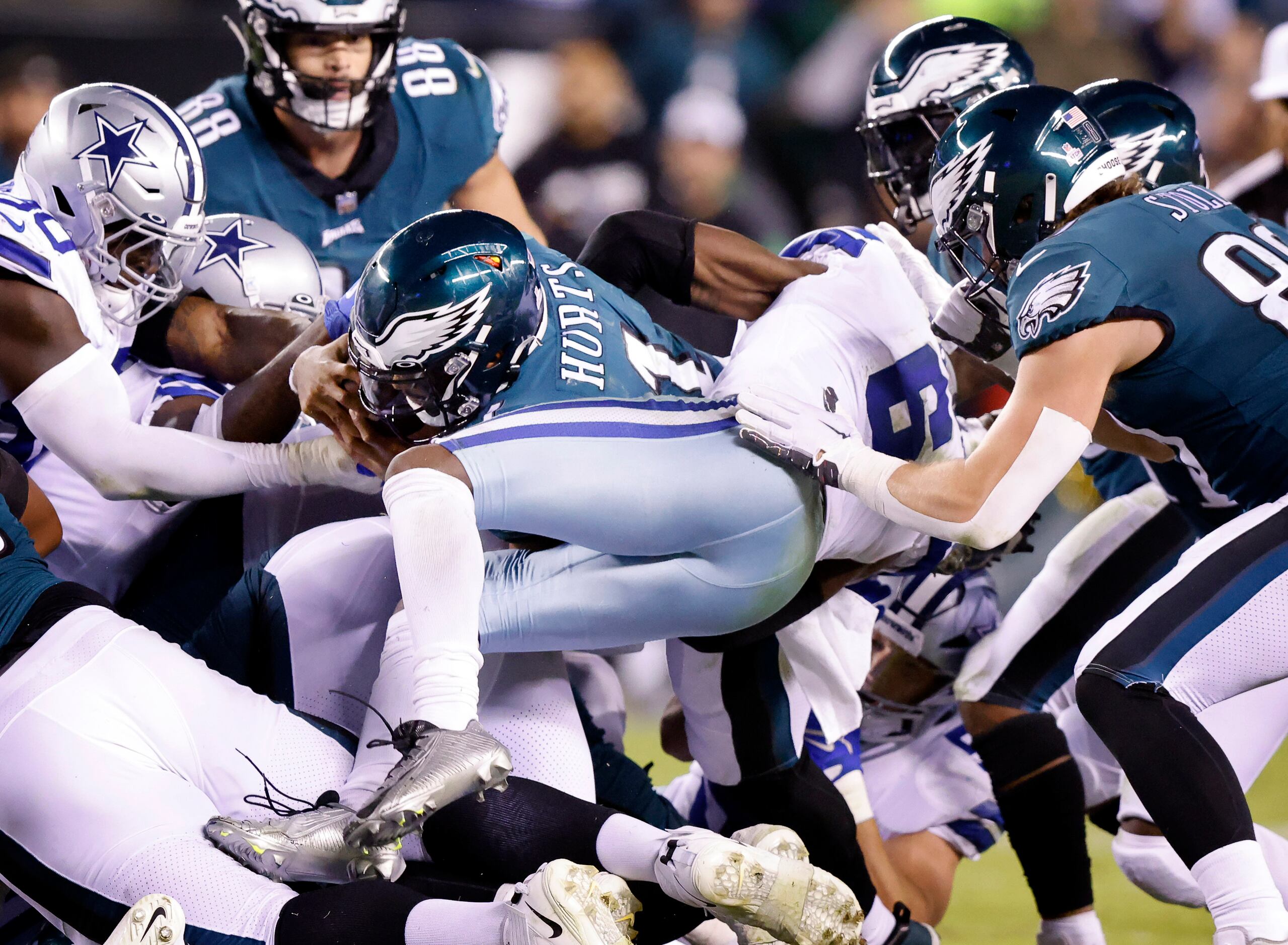 PHILADELPHIA, PA - OCTOBER 16: Dallas Cowboys Tight End Jake Ferguson (87)  scores a touchdown during the second half of the National Football League  game between the Dallas Cowboys and Philadelphia Eagles