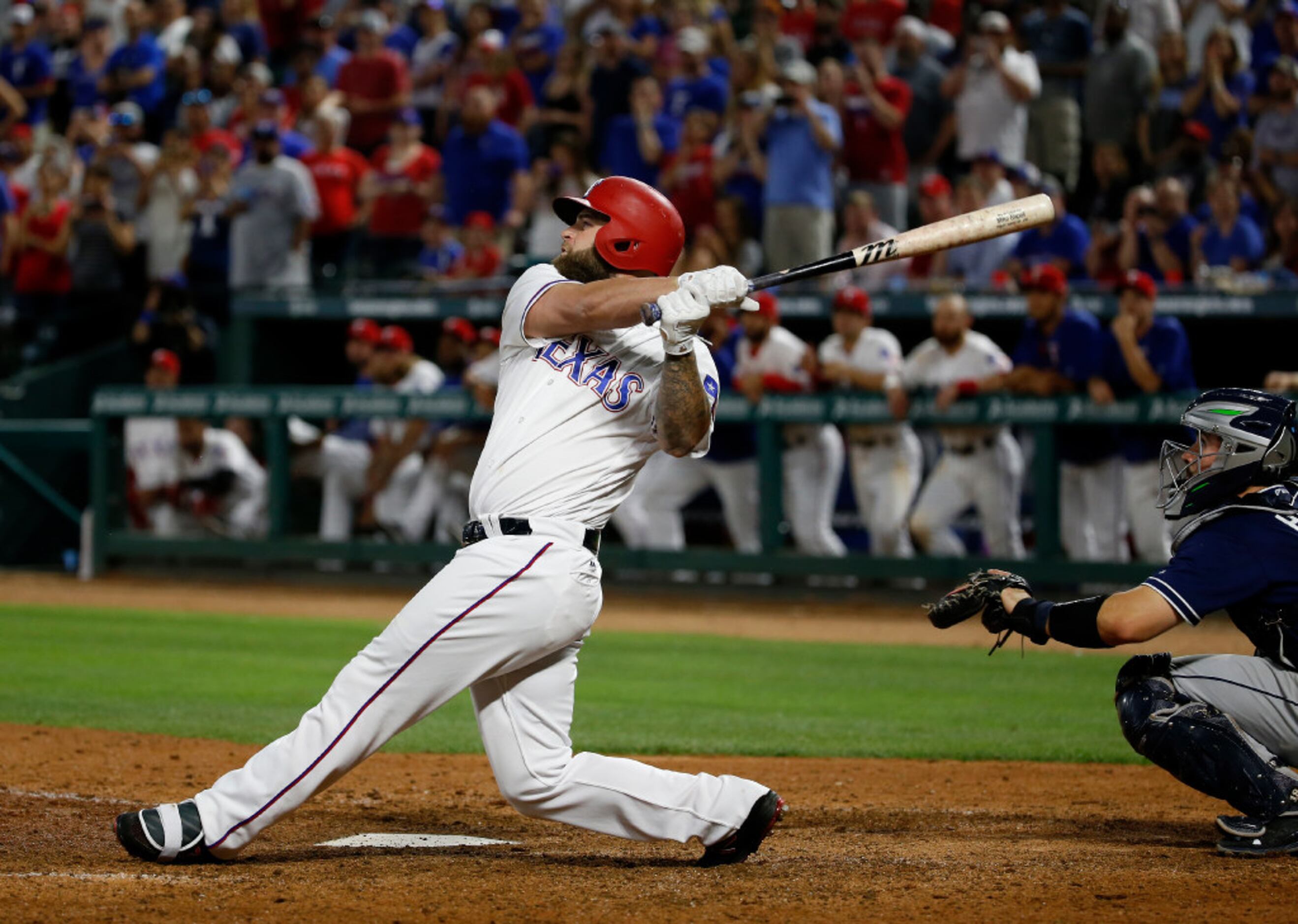 Lucroy blasts walk-off homer in the 9th 